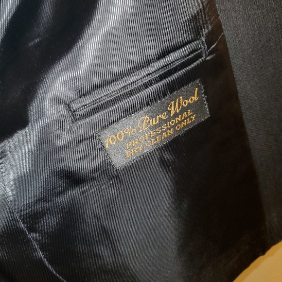 Suit - Picture 4 of 4